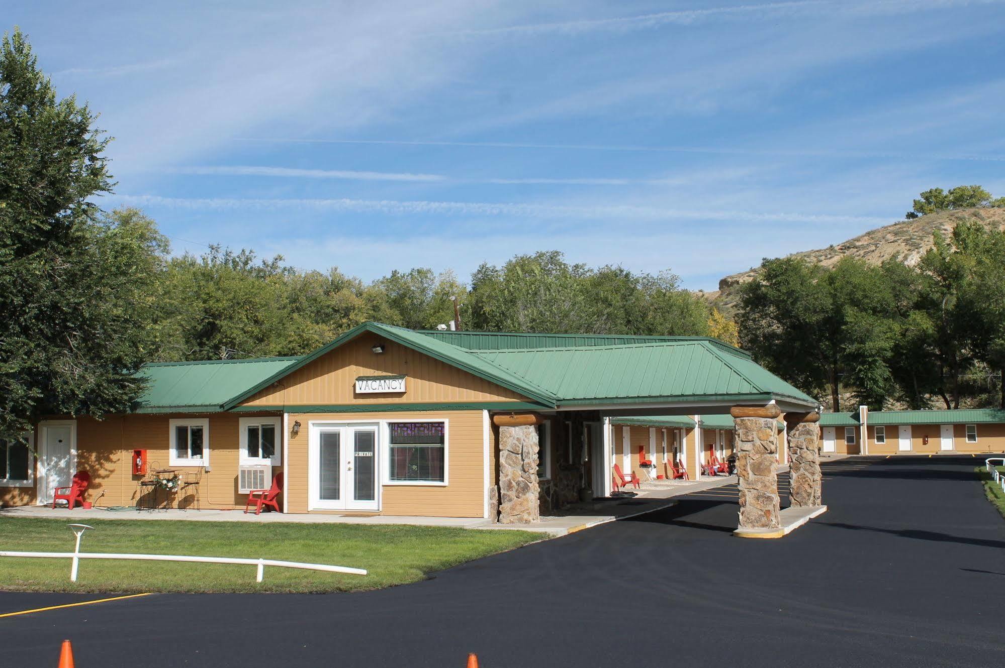 Western Star Inn Rifle Exterior photo