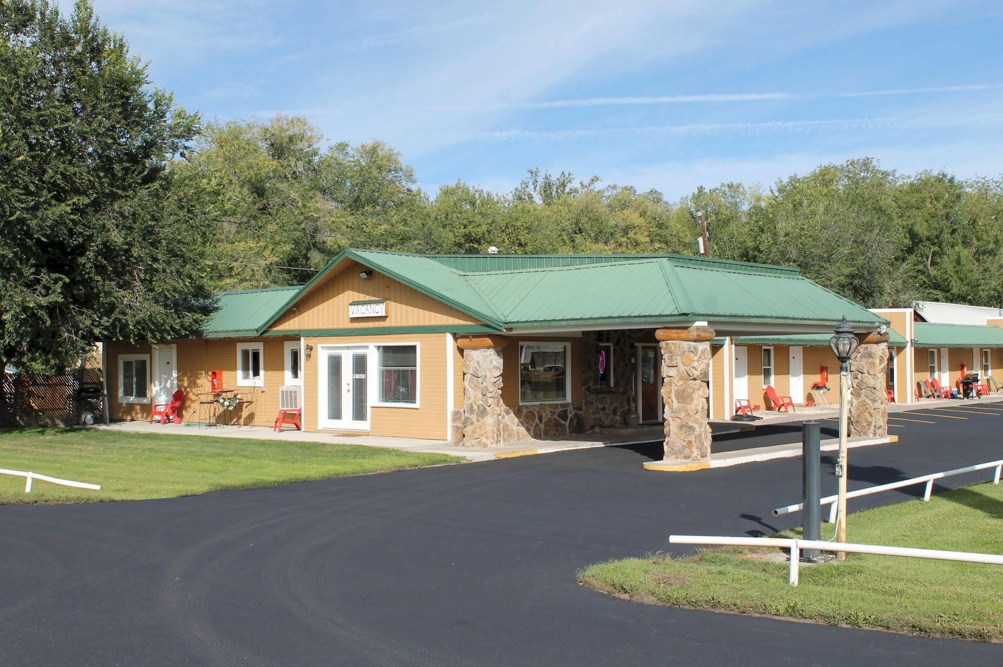 Western Star Inn Rifle Exterior photo